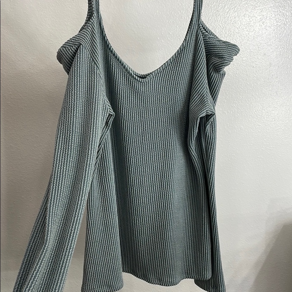 Waffle knit cold shoulder